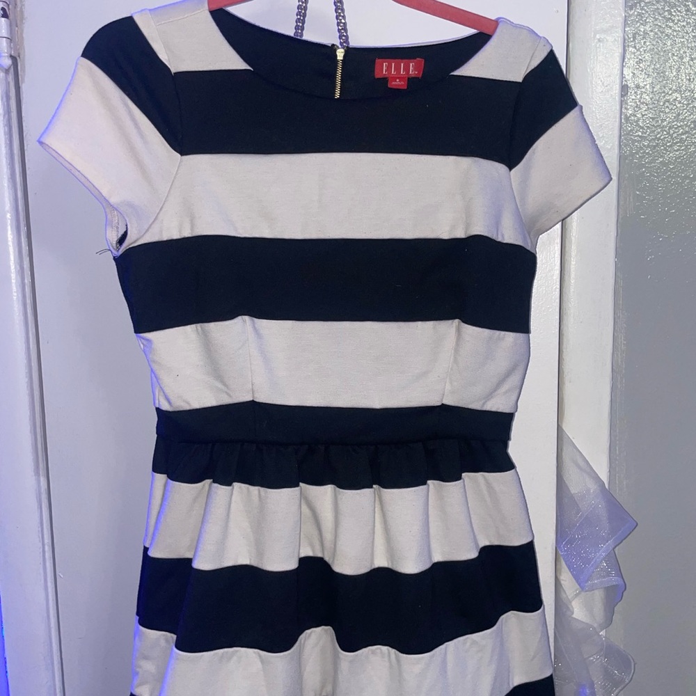 Dresses - Picture 6 of 9